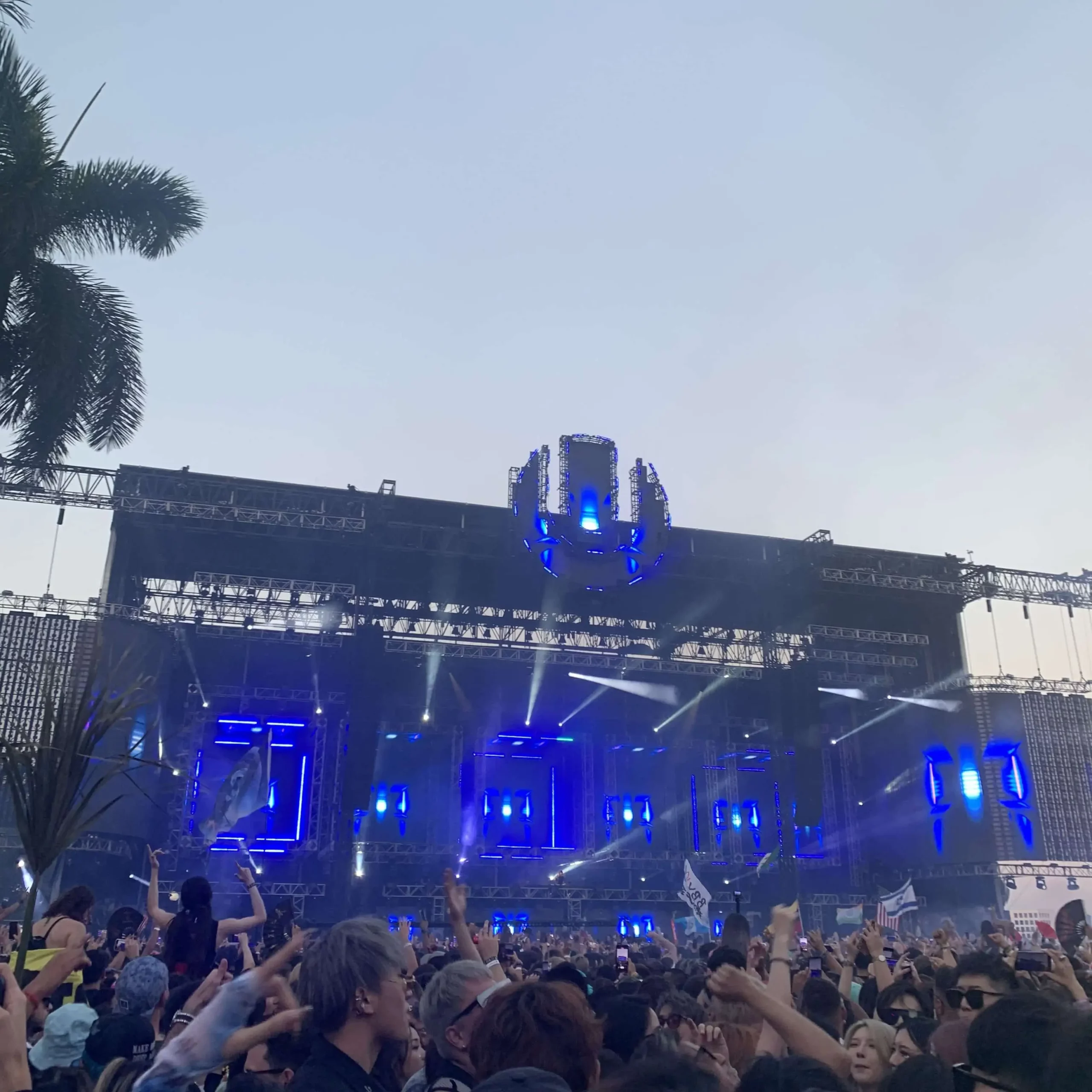 Use this ultimate Guide to attending the biggest dance festivals in the US and make your festival experience unforgettable.